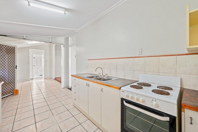 Photo - 71 Flinders Parade, Gladstone Central QLD 4680 - Image 21