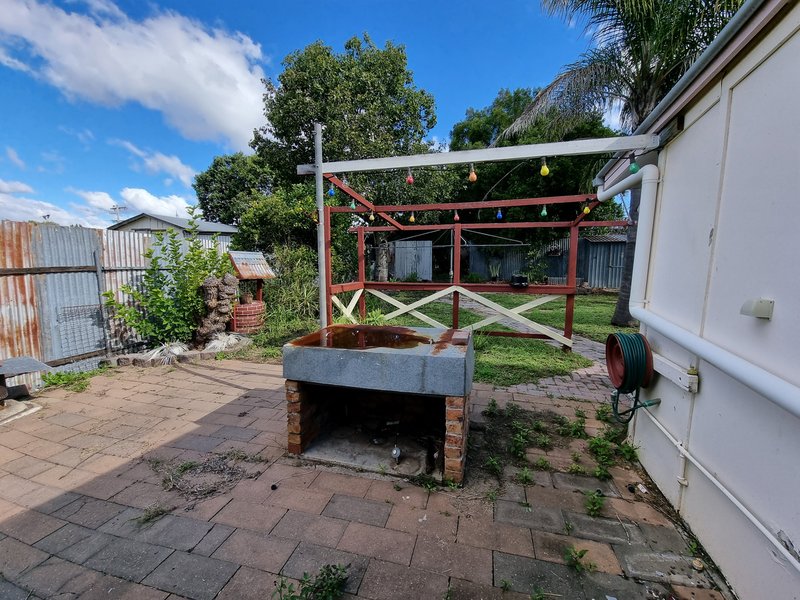 Photo - 71 Flinders St , Monto QLD 4630 - Image 18