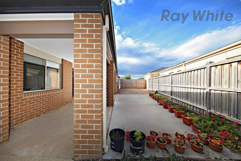 Photo - 71 Fongeo Drive, Point Cook VIC 3030 - Image 11