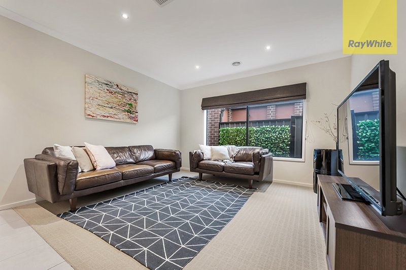 Photo - 71 Gateshead Street, Craigieburn VIC 3064 - Image 5