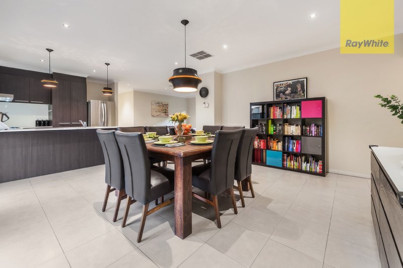 Photo - 71 Gateshead Street, Craigieburn VIC 3064 - Image 6