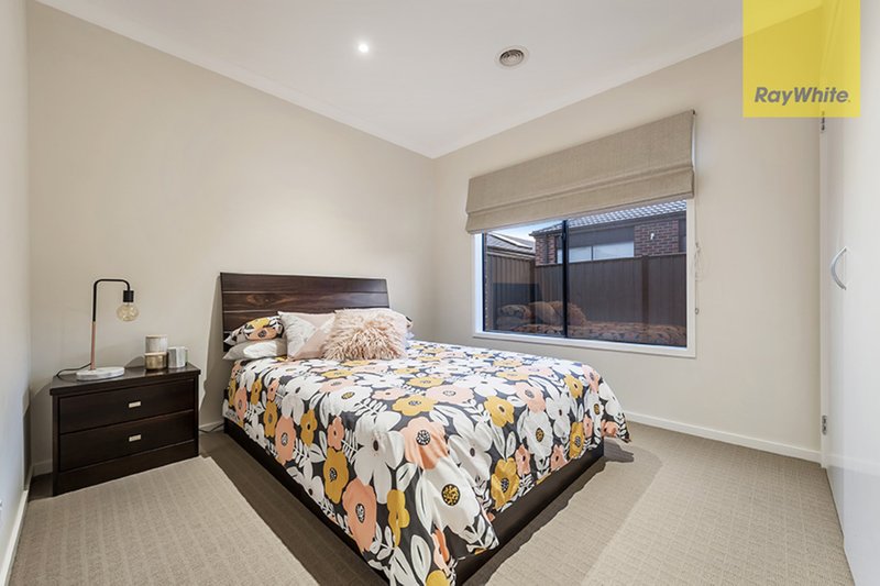 Photo - 71 Gateshead Street, Craigieburn VIC 3064 - Image 9