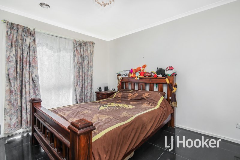 Photo - 71 Gleneagles Drive, Endeavour Hills VIC 3802 - Image 8