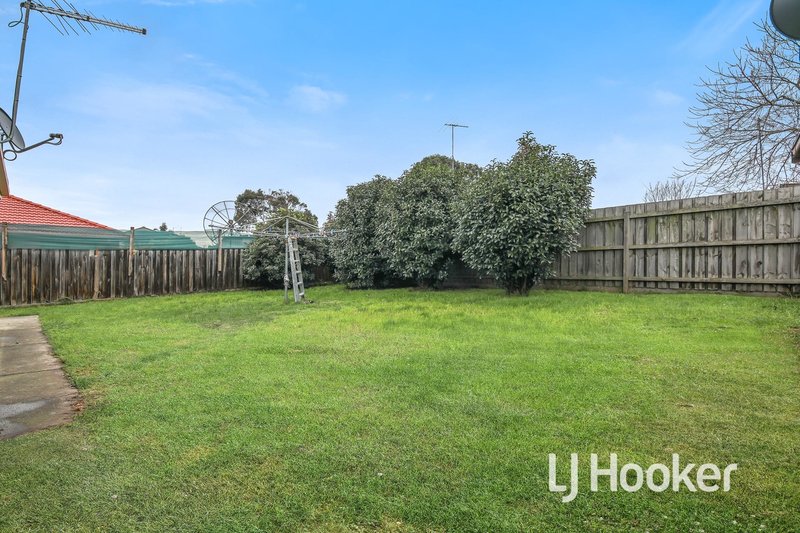 Photo - 71 Gleneagles Drive, Endeavour Hills VIC 3802 - Image 10