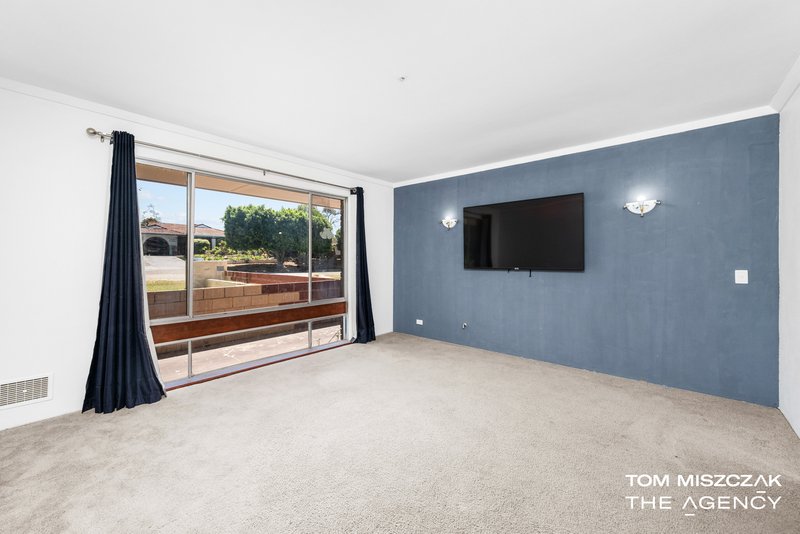 Photo - 71 Glyndebourne Avenue, Thornlie WA 6108 - Image 4