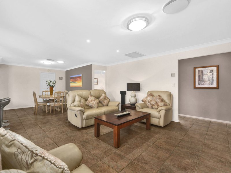 Photo - 71 Halleys Crescent, Bridgeman Downs QLD 4035 - Image 8