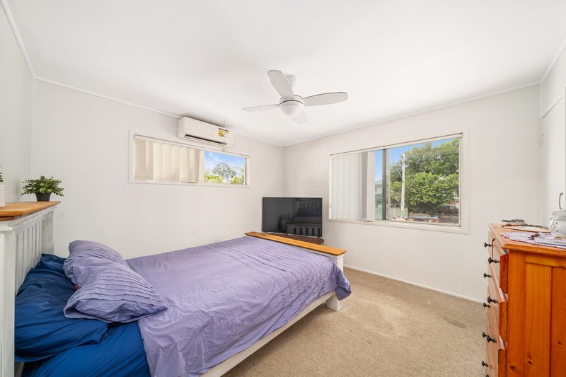 Photo - 71 Hedge Street, Strathpine QLD 4500 - Image 6