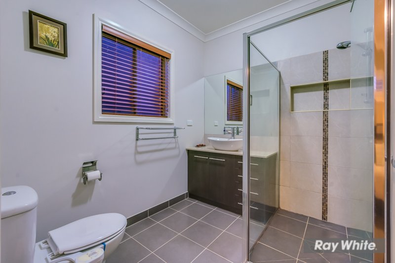 Photo - 71 Inverell Pkwy , Tarneit VIC 3029 - Image 5