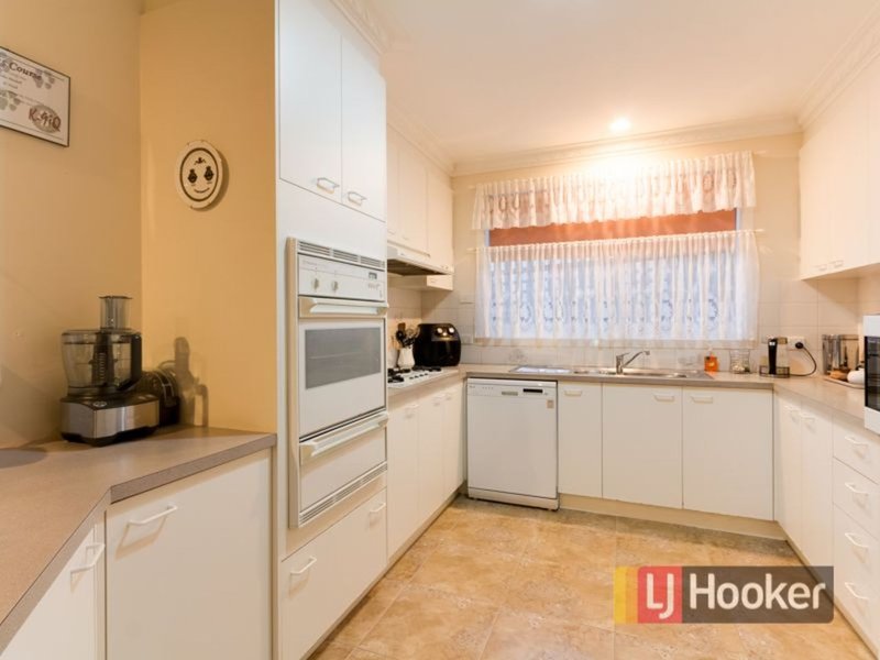 Photo - 71 Leopold Crescent, Hampton Park VIC 3976 - Image 2