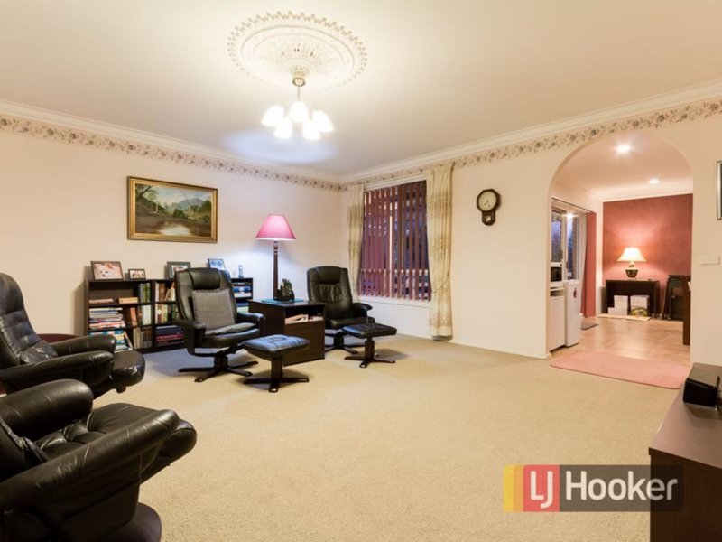 Photo - 71 Leopold Crescent, Hampton Park VIC 3976 - Image 4