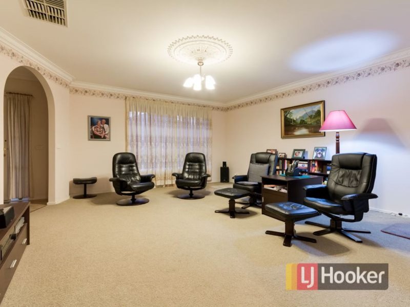 Photo - 71 Leopold Crescent, Hampton Park VIC 3976 - Image 5