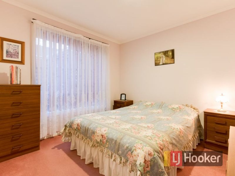 Photo - 71 Leopold Crescent, Hampton Park VIC 3976 - Image 11