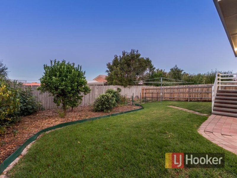 Photo - 71 Leopold Crescent, Hampton Park VIC 3976 - Image 14