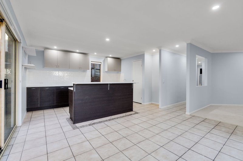 Photo - 71 Loane Drive, Edens Landing QLD 4207 - Image 6