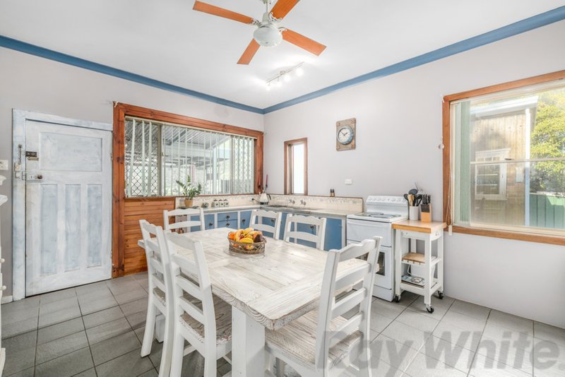 Photo - 71 Macquarie Road, Fennell Bay NSW 2283 - Image 4