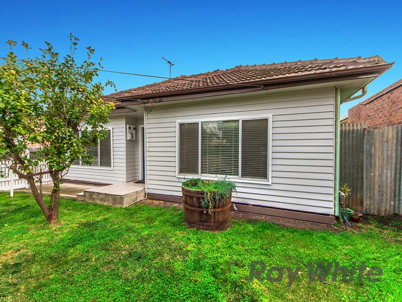 Photo - 71 Millawa Avenue, St Albans VIC 3021 - Image 5