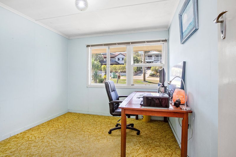 Photo - 71 Minto Crescent, Arana Hills QLD 4054 - Image 12