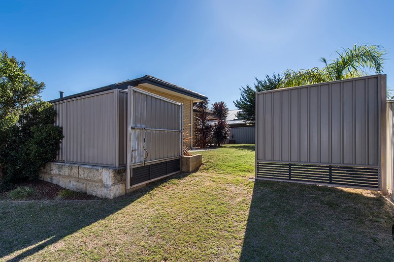 Photo - 71 Nottely Crescent, Secret Harbour WA 6173 - Image 2