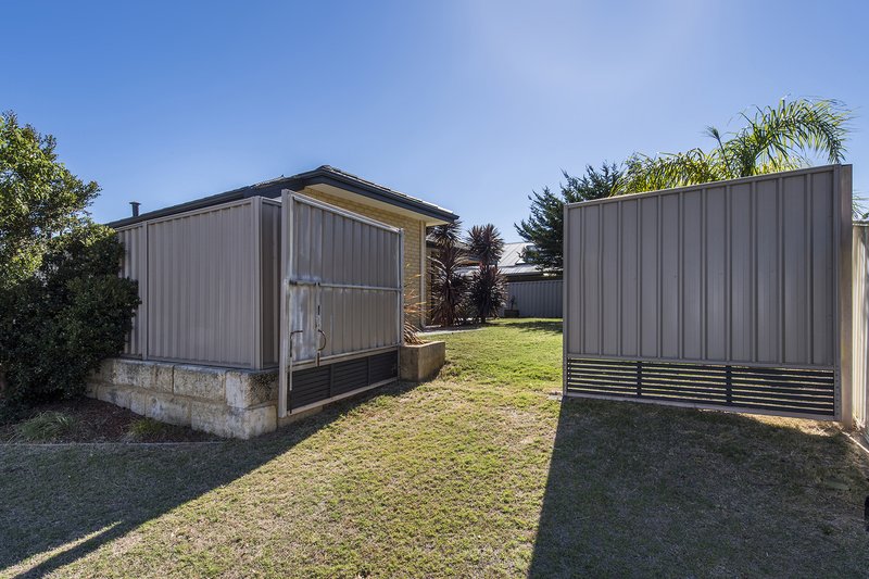 Photo - 71 Nottely Crescent , Secret Harbour WA 6173 - Image 2