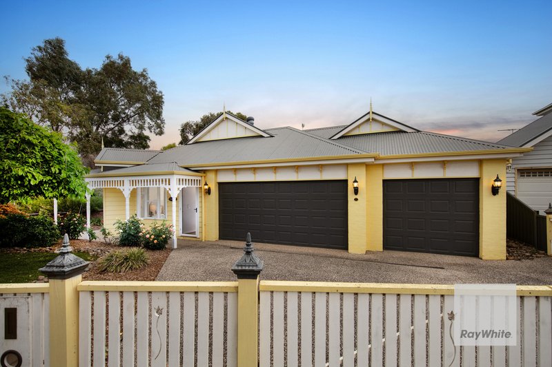 71 Oakview Parade, Caroline Springs VIC 3023