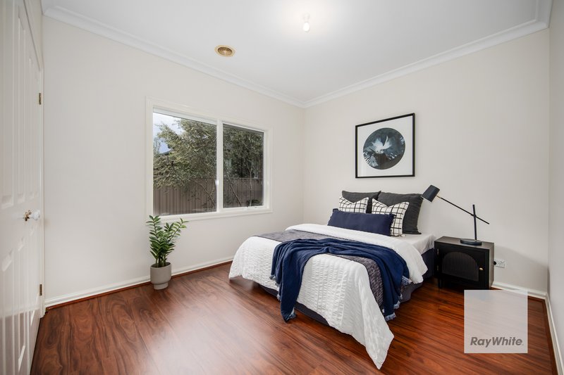 Photo - 71 Oakview Parade, Caroline Springs VIC 3023 - Image 13