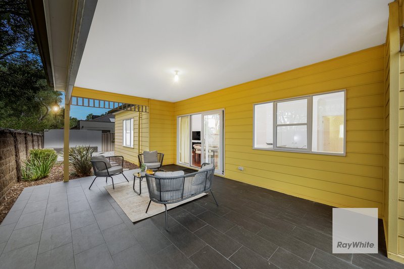 Photo - 71 Oakview Parade, Caroline Springs VIC 3023 - Image 14