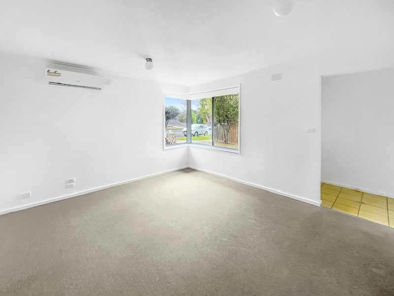Photo - 71 Oberon Drive, Belmont VIC 3216 - Image 6