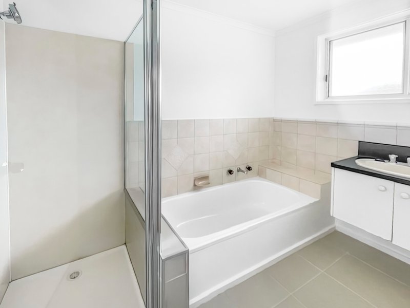 Photo - 71 Oberon Drive, Belmont VIC 3216 - Image 8