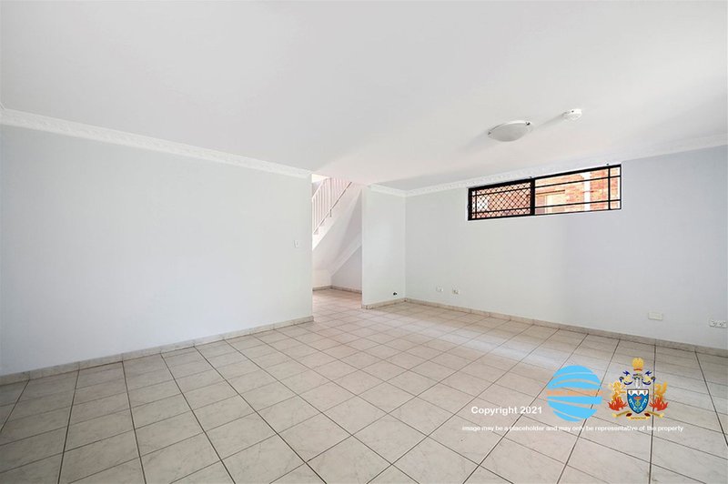 Photo - 71 Oxford Avenue, Bankstown NSW 2200 - Image 11