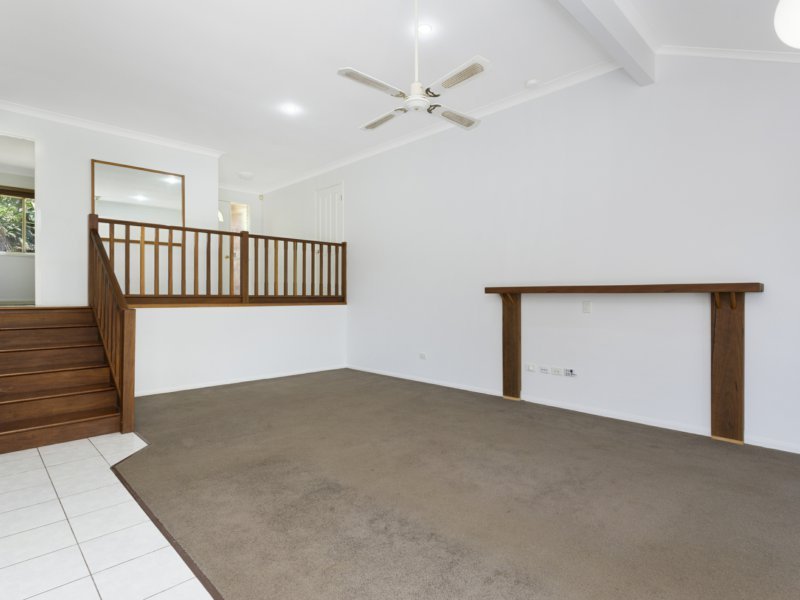 Photo - 71 Paddington Drive, Carrara QLD 4211 - Image 3