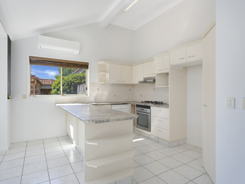 Photo - 71 Paddington Drive, Carrara QLD 4211 - Image 11