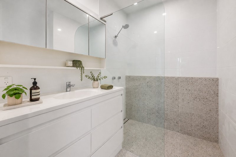 Photo - @/71 Queen Street, Southport QLD 4215 - Image 1