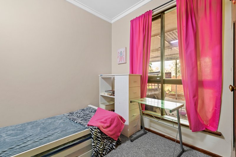 Photo - 71 Regency Drive, Thornlie WA 6108 - Image 15