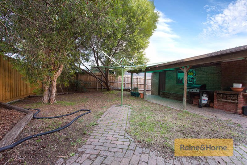 Photo - 71 Richard Road, Melton South VIC 3338 - Image 9