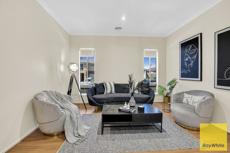 Photo - 71 Rose Grange Boulevard, Tarneit VIC 3029 - Image 5