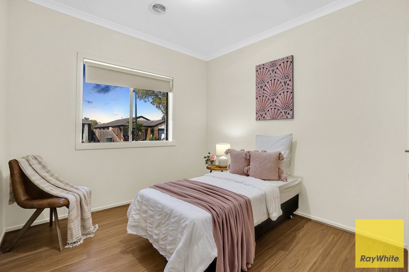 Photo - 71 Rose Grange Boulevard, Tarneit VIC 3029 - Image 10