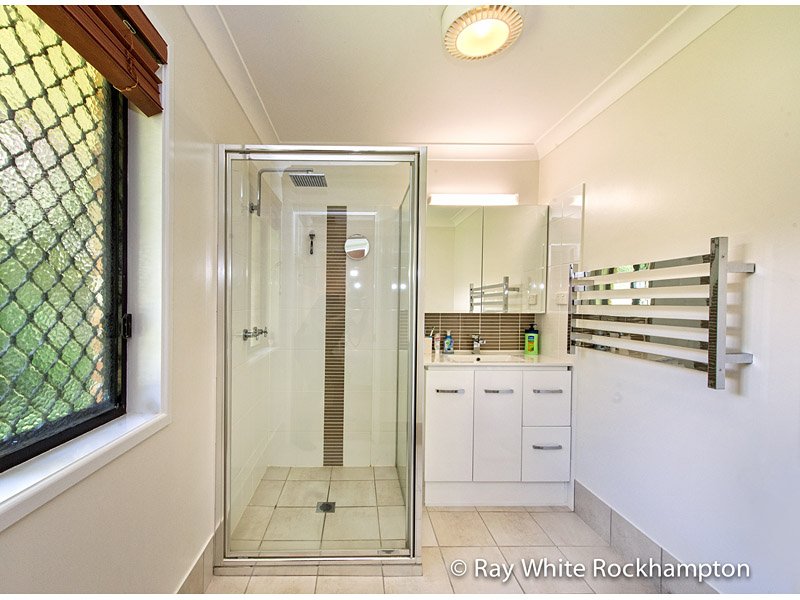 Photo - 71 Rosewood Drive, Norman Gardens QLD 4701 - Image 6