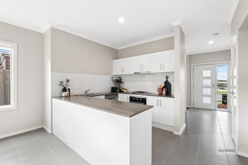 Photo - 71 Rowan Drive, Kealba VIC 3021 - Image 6