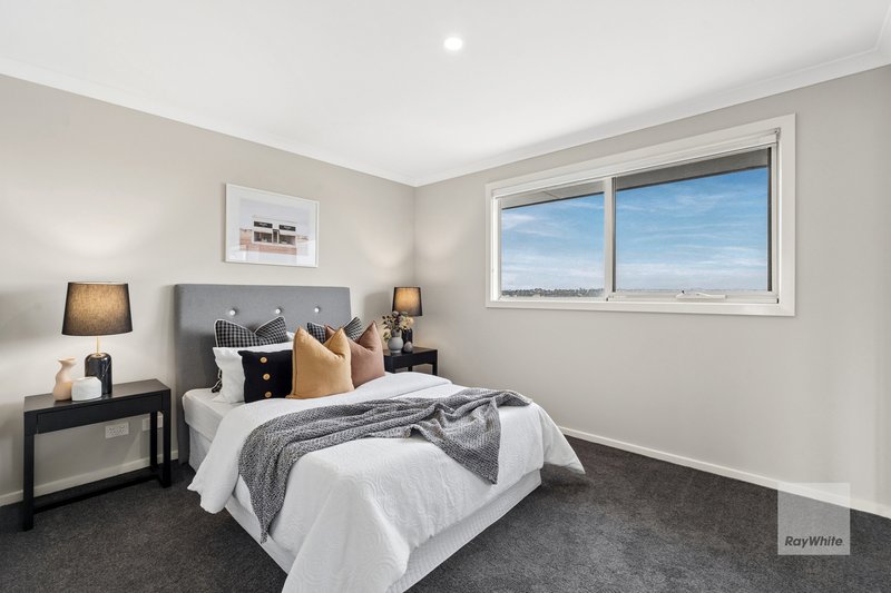 Photo - 71 Rowan Drive, Kealba VIC 3021 - Image 11