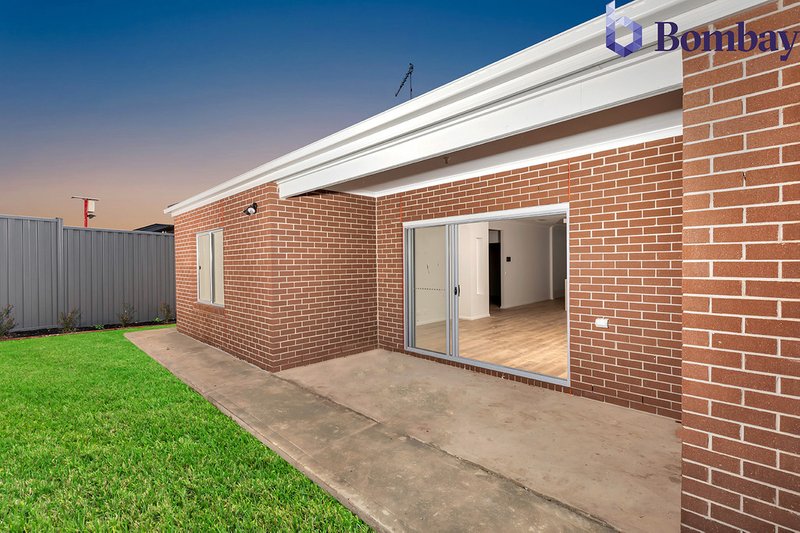 Photo - 71 Scenery Drive, Craigieburn VIC 3064 - Image 11