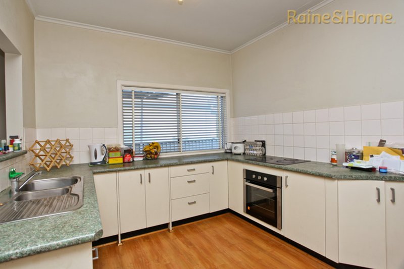 Photo - 71 Second Avenue, Kingswood NSW 2747 - Image 4