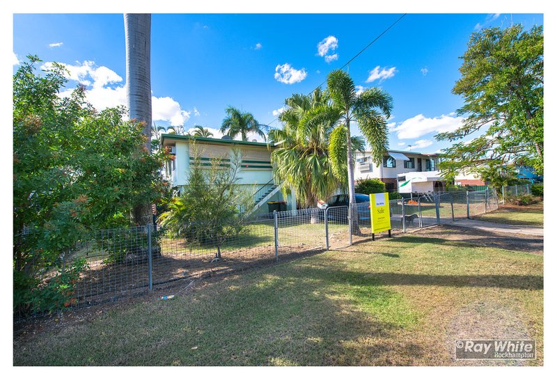 71 Stenlake Avenue, Kawana QLD 4701