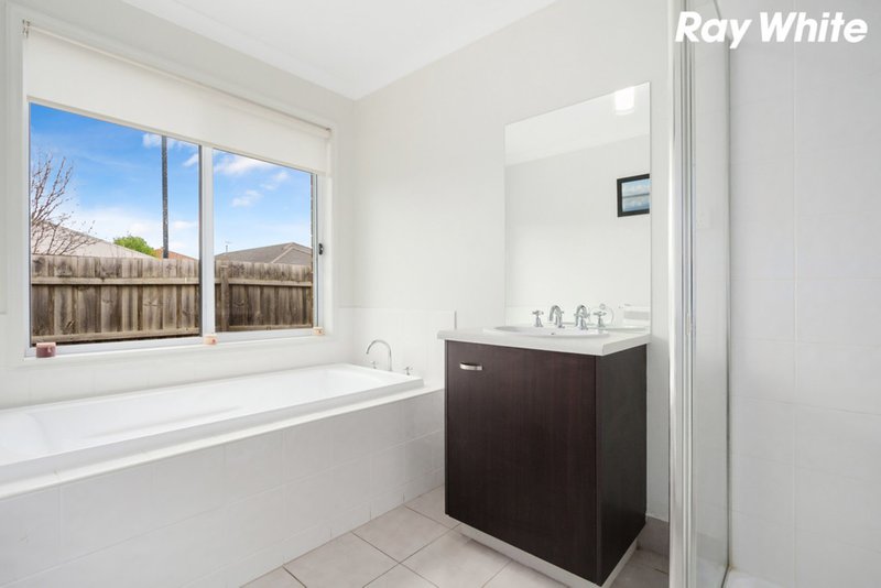 Photo - 71 Storey Drive, Pakenham VIC 3810 - Image 11