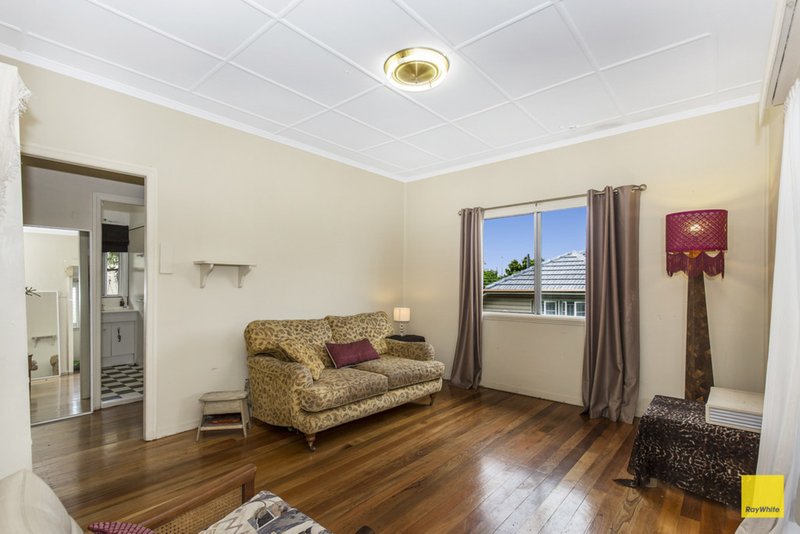 Photo - 71 Stradbroke Avenue, Wynnum QLD 4178 - Image 11