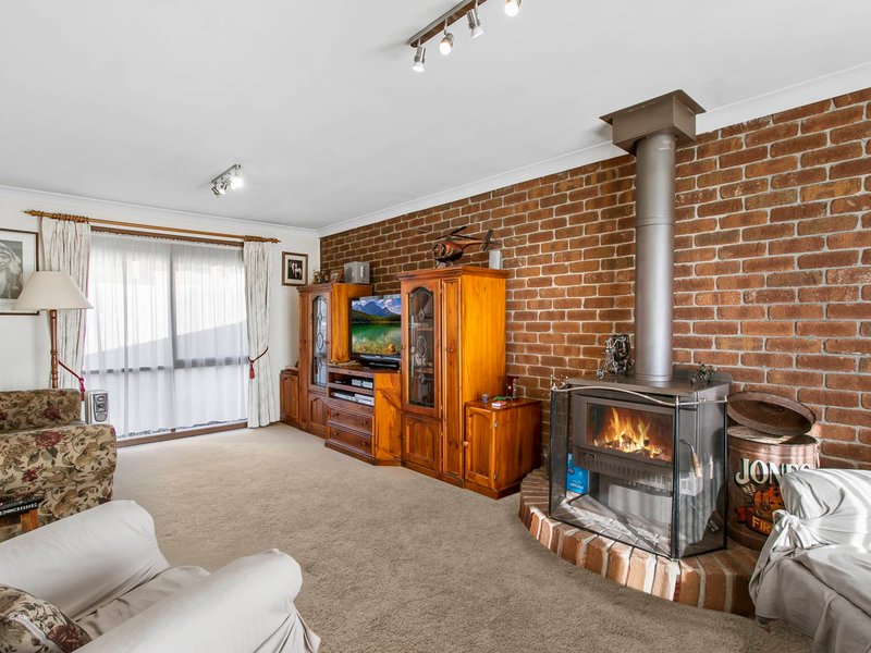 Photo - 71 Strathavan Drive, Berwick VIC 3806 - Image 7