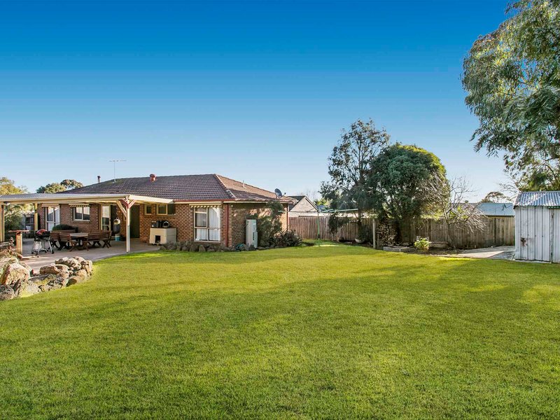 Photo - 71 Strathavan Drive, Berwick VIC 3806 - Image 12