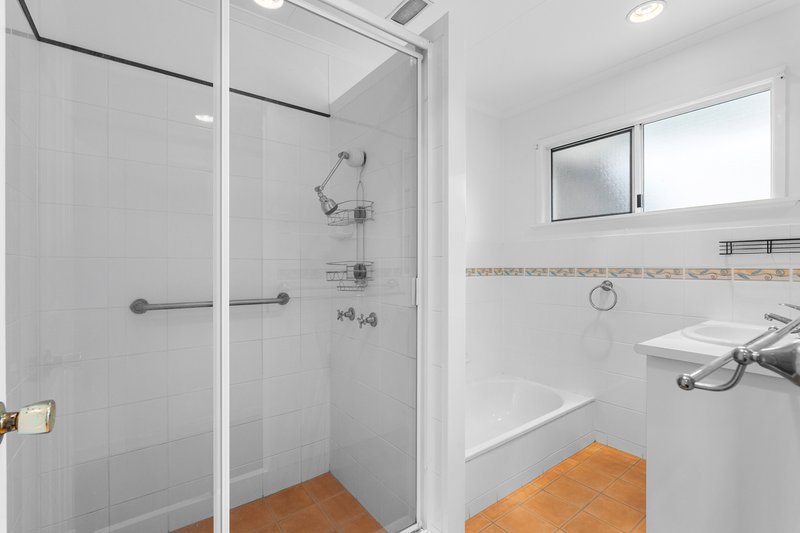 Photo - 71 Stratton Terrace, Wynnum QLD 4178 - Image 5