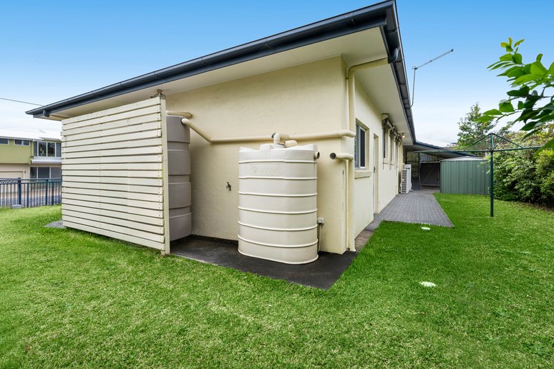 Photo - 71 Stratton Terrace, Wynnum QLD 4178 - Image 6