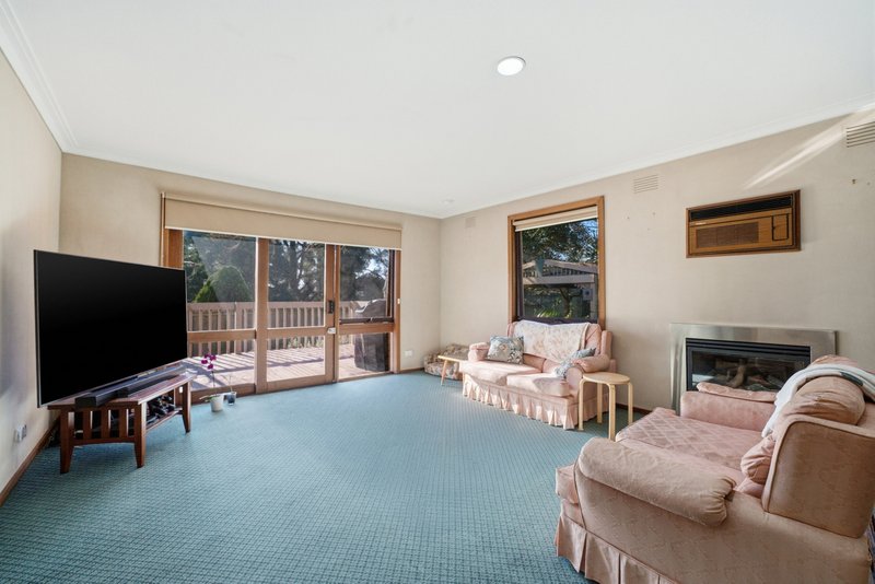 Photo - 71 Sylphide Way, Wantirna South VIC 3152 - Image 2