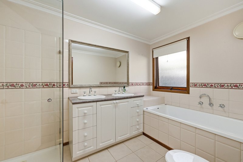 Photo - 71 Sylphide Way, Wantirna South VIC 3152 - Image 6